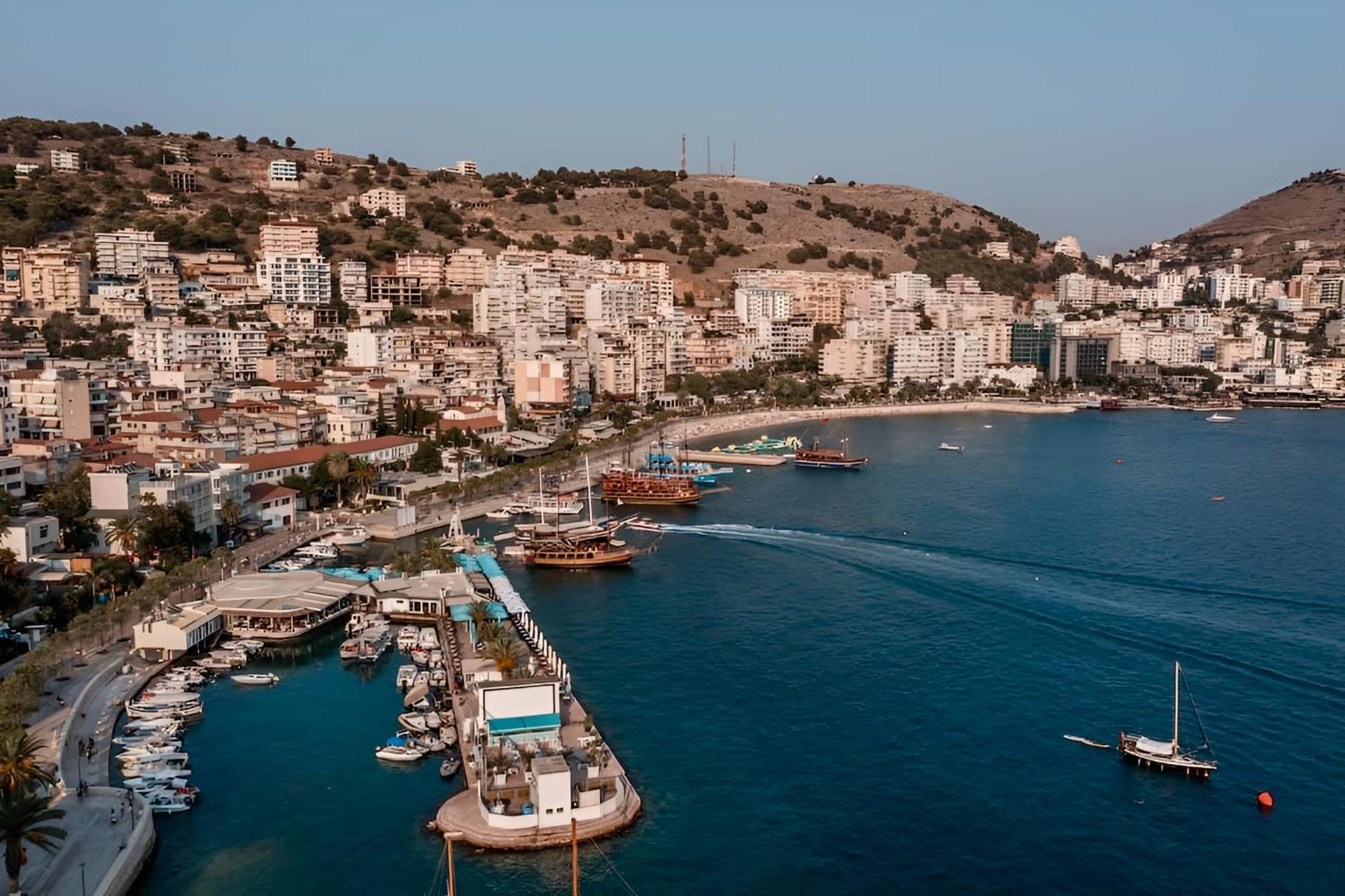 Sea Breeze Apartment Sarandë Exterior foto